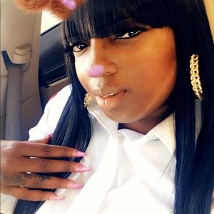 Meet your Posher, Charlzett